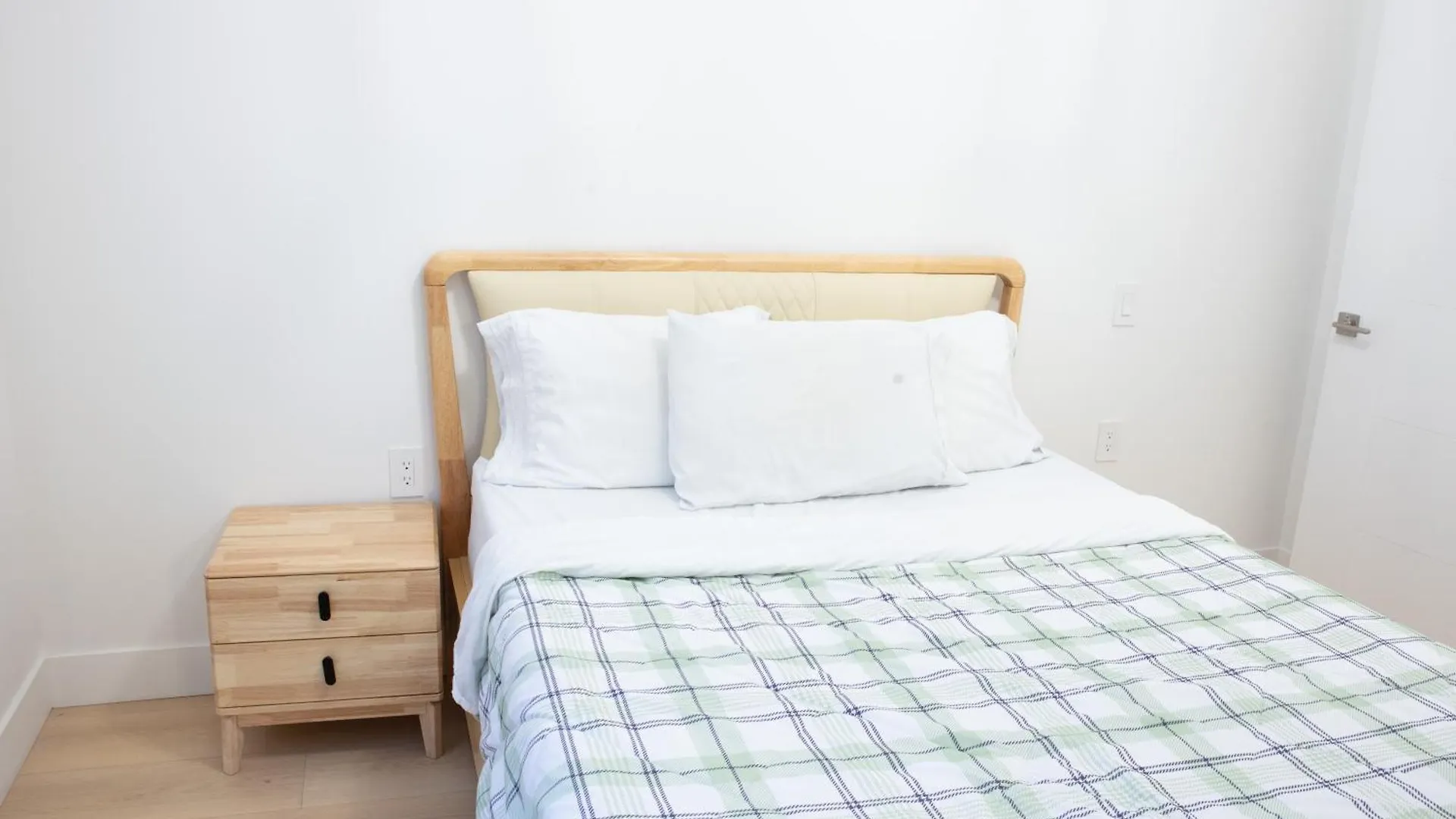 Brand-New 4 Bedroom Family-Friendly Duplex Is Your Home Away From Home In Vancouver! Canada