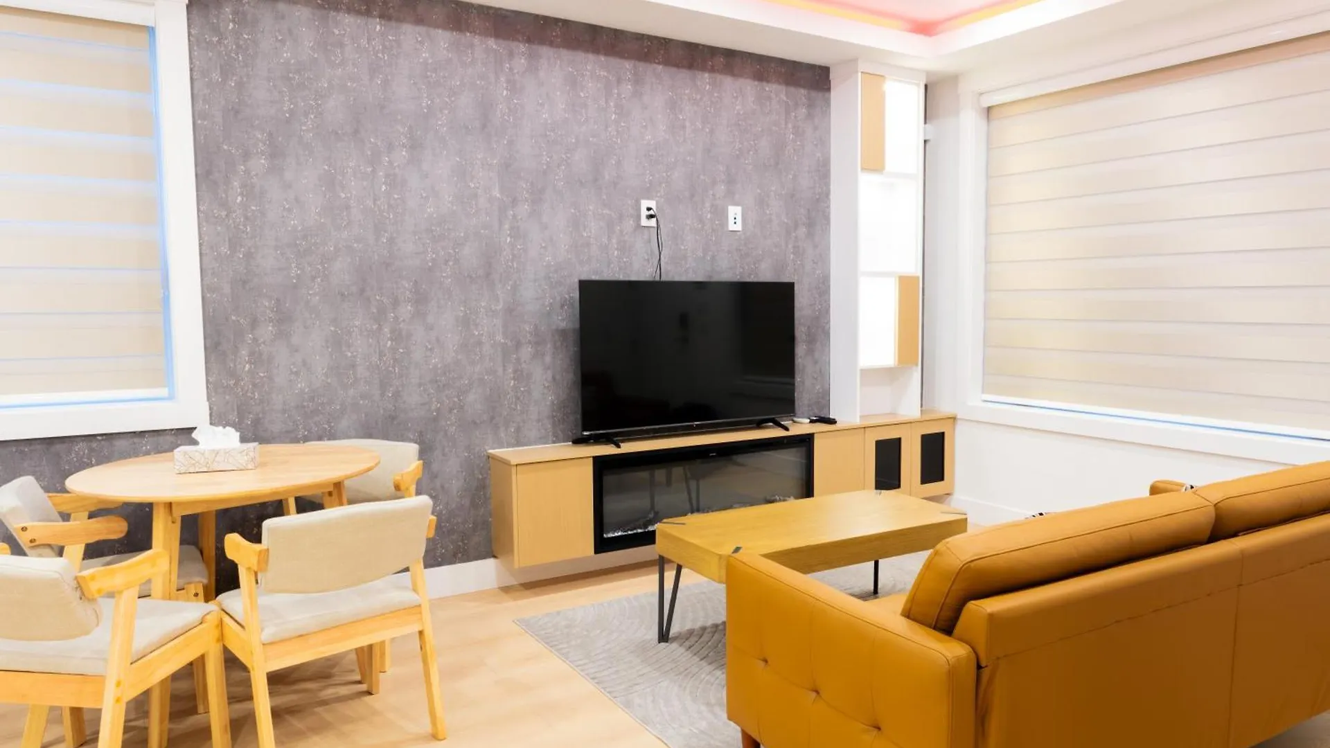 Brand-New 4 Bedroom Family-Friendly Duplex Is Your Home Away From Home In Vancouver! 0*, 밴쿠버 캐나다